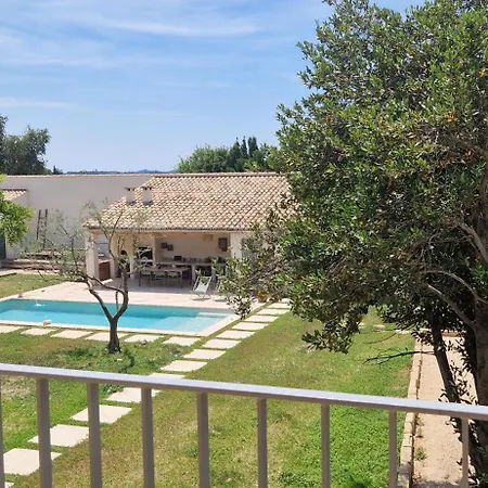 Lägenhet Dans Un Mas Provencal Renove Saint-Hilaire-dʼOzilhan